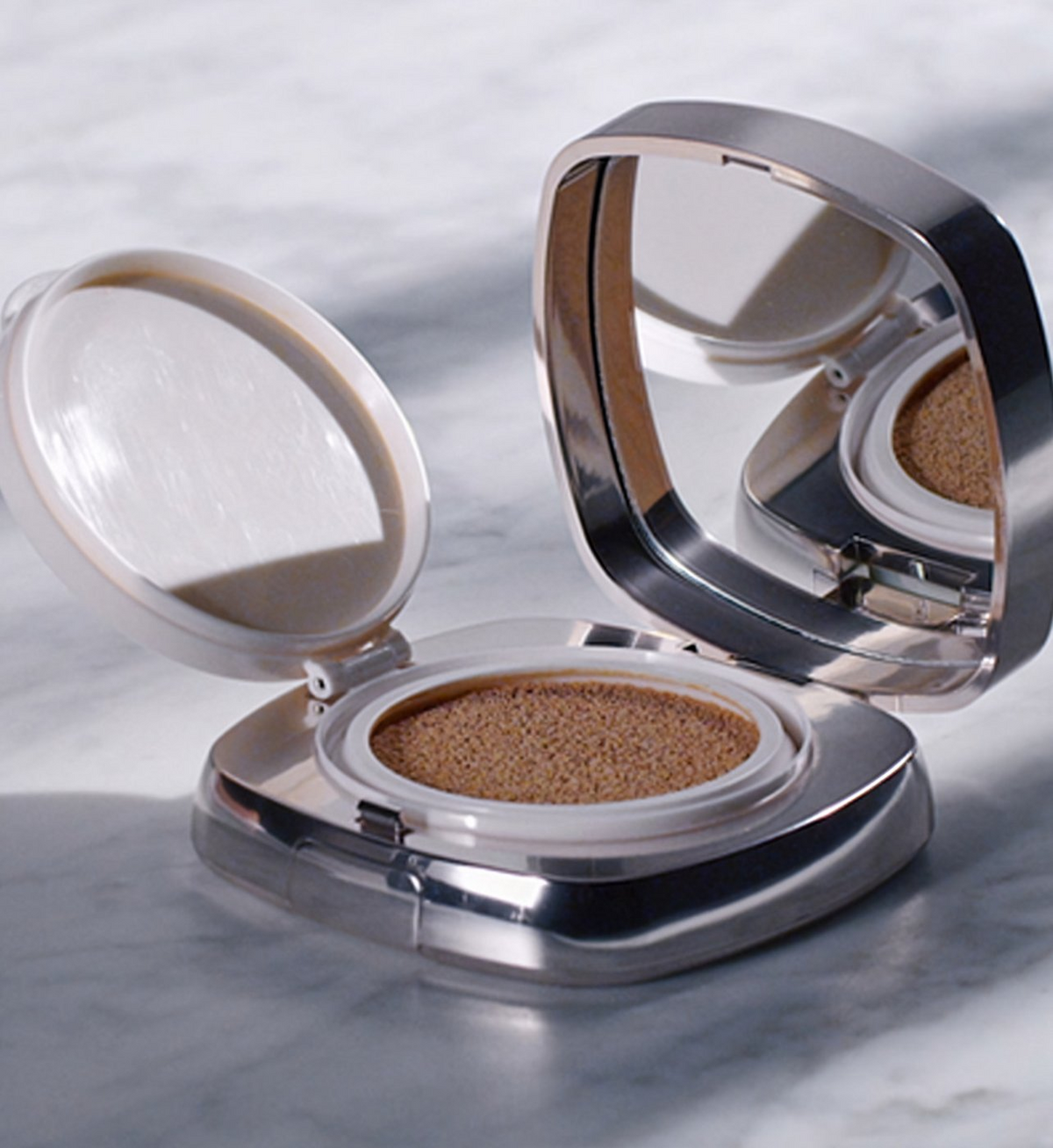 La Mer The Luminous Lifting Cushion Foundation - view 3